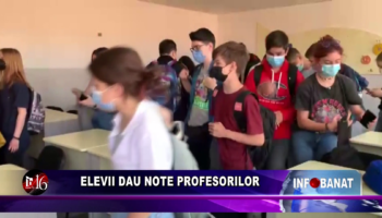 Elevii dau note profesorilor