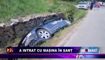 A intrat cu mașina în șanț