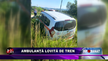 Ambulanță lovită de tren