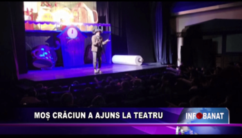 Moș Crăciun a ajuns la teatru