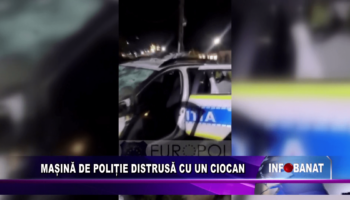 Mașină de poliție distrusă cu un ciocan