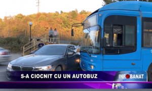 S-a ciocnit cu un autobuz