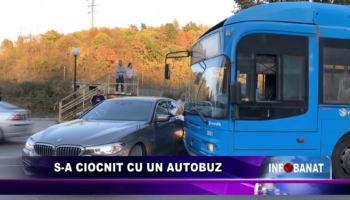 S-a ciocnit cu un autobuz