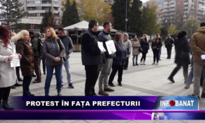 Protest în fața prefecturii